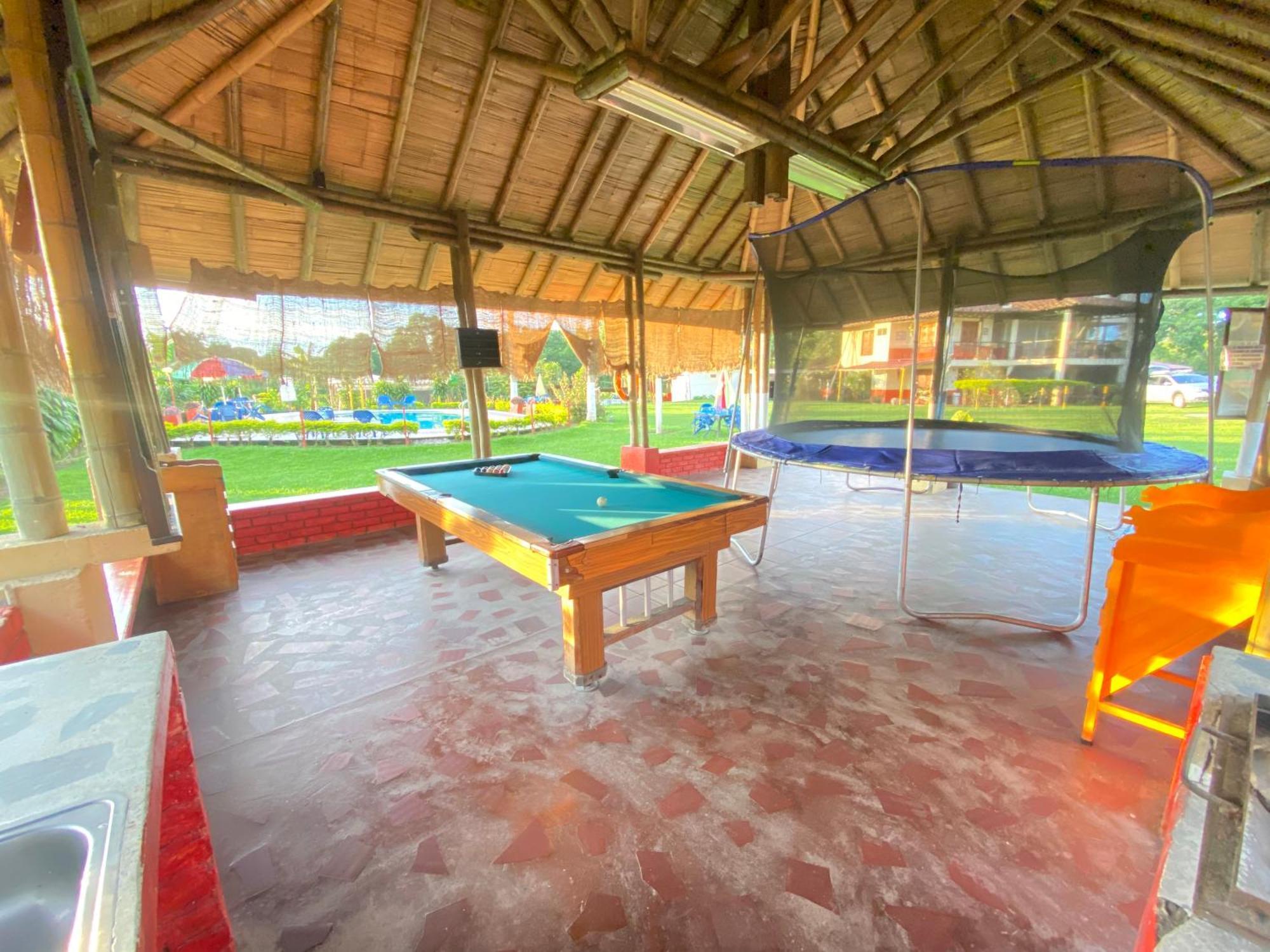 Finca Hotel Los Cocos Montenegro Ngoại thất bức ảnh