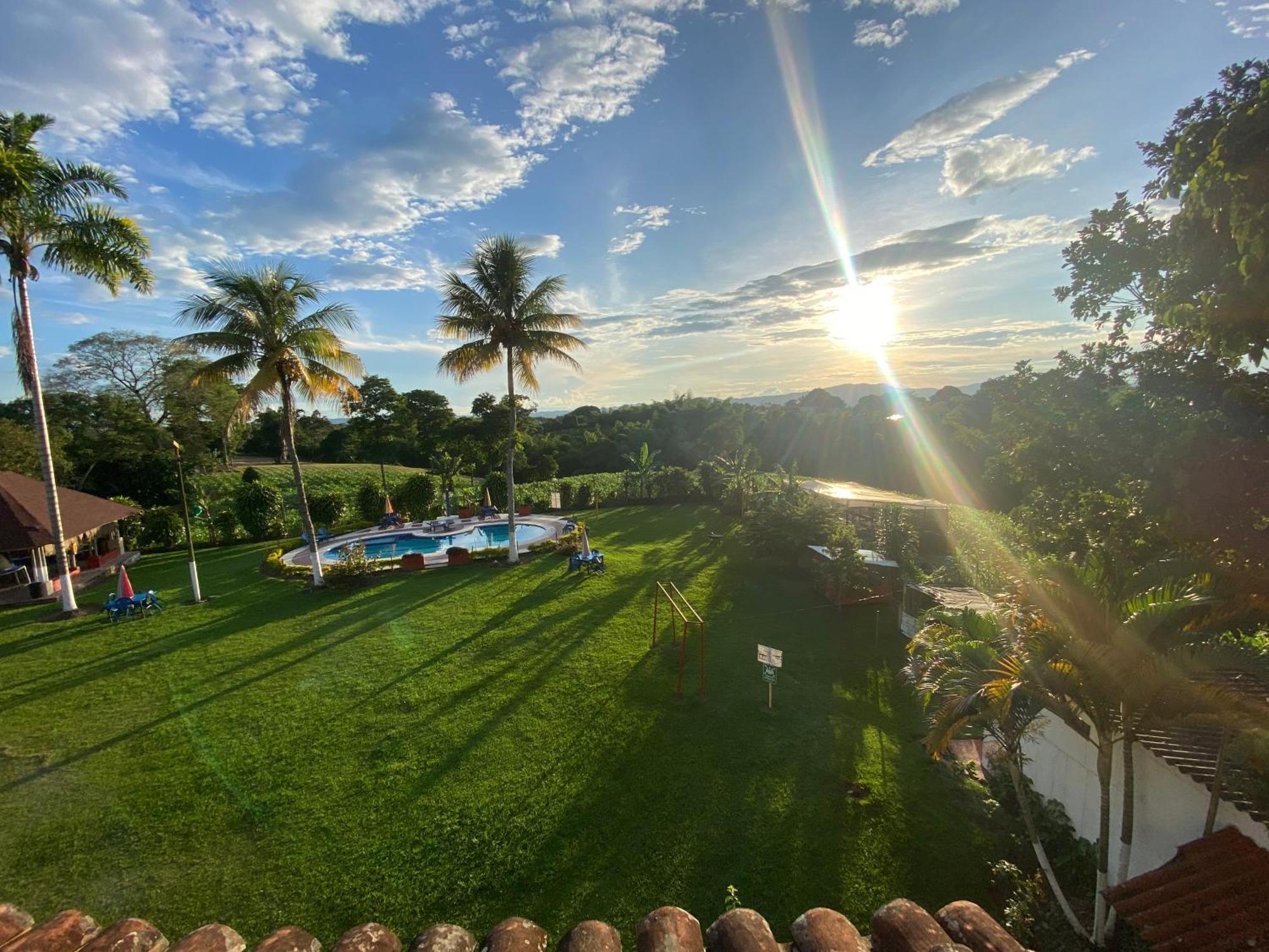 Finca Hotel Los Cocos Montenegro Ngoại thất bức ảnh