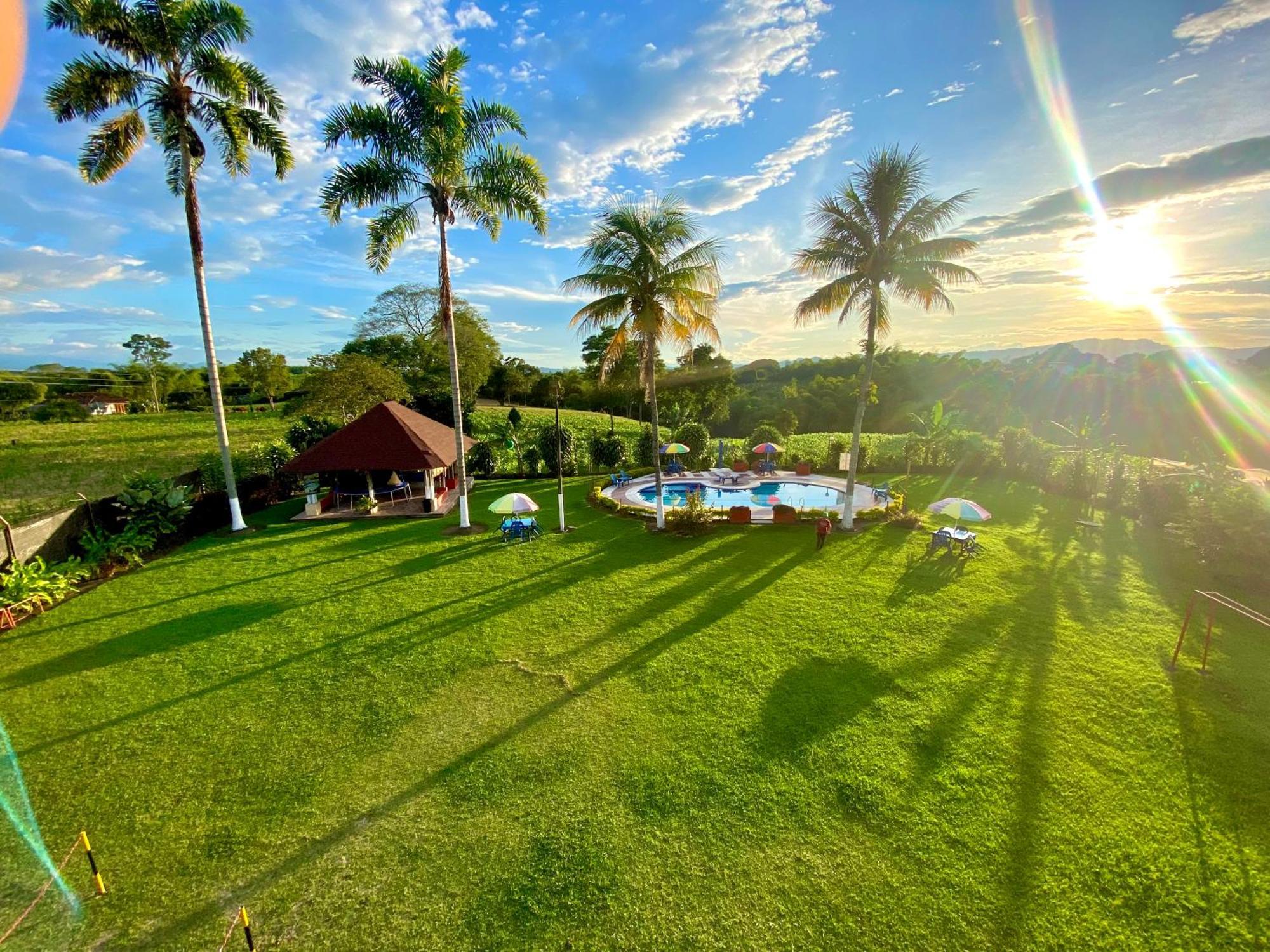 Finca Hotel Los Cocos Montenegro Ngoại thất bức ảnh