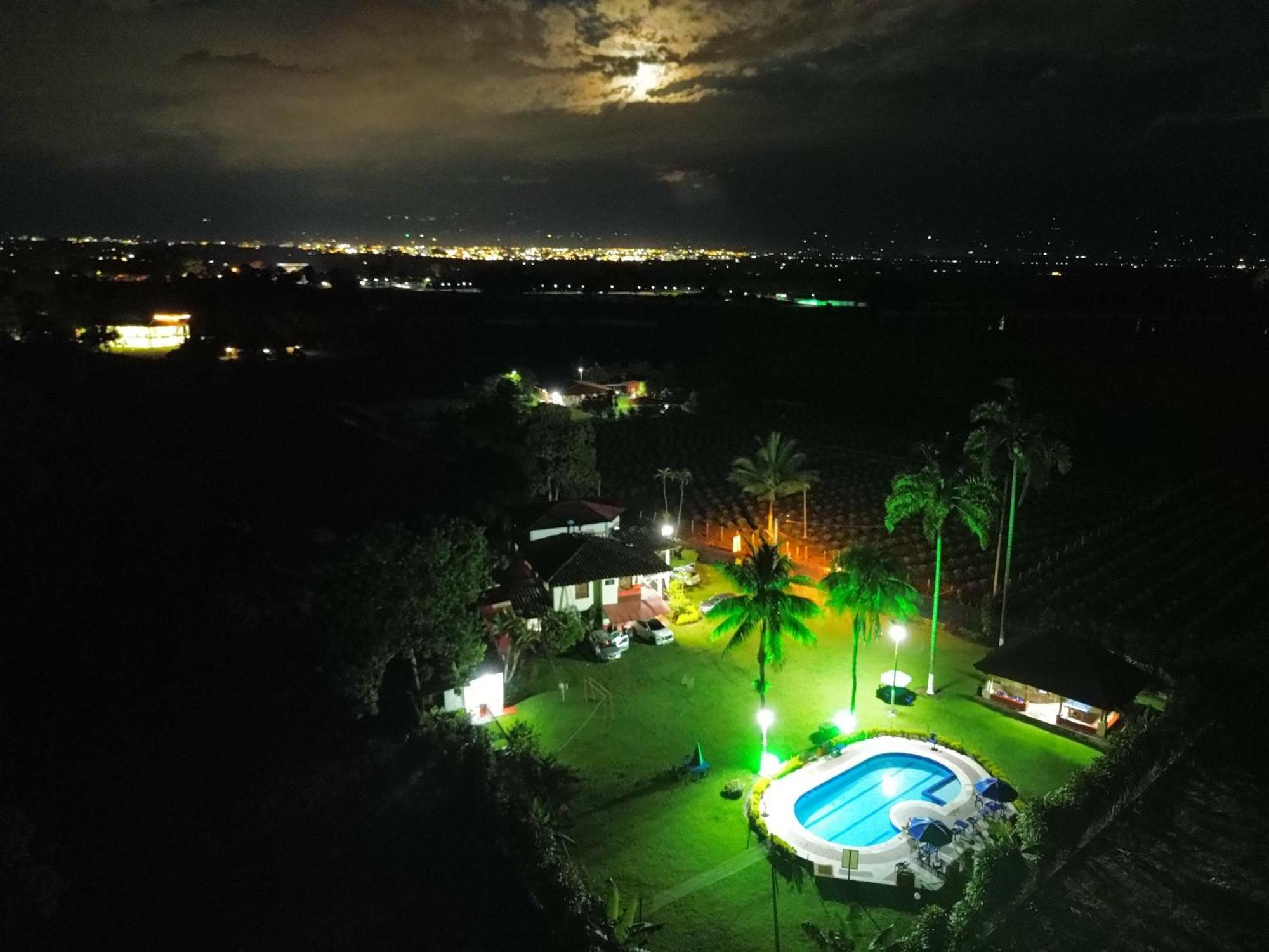 Finca Hotel Los Cocos Montenegro Ngoại thất bức ảnh